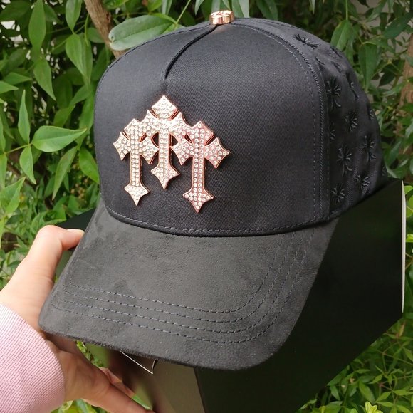 Barbas Hats premium luxury snapback collection featuring chrome and gold designs for streetwear enthusiasts and music fans